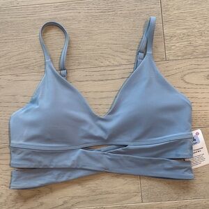 Lululemon Size 6 V-Neck Crossover Underband Bra W2EISS Blue Like New with Tags